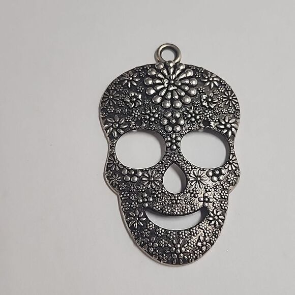 Gothic Sugar Skull Pendant Silver Tone - Picture 1 of 4